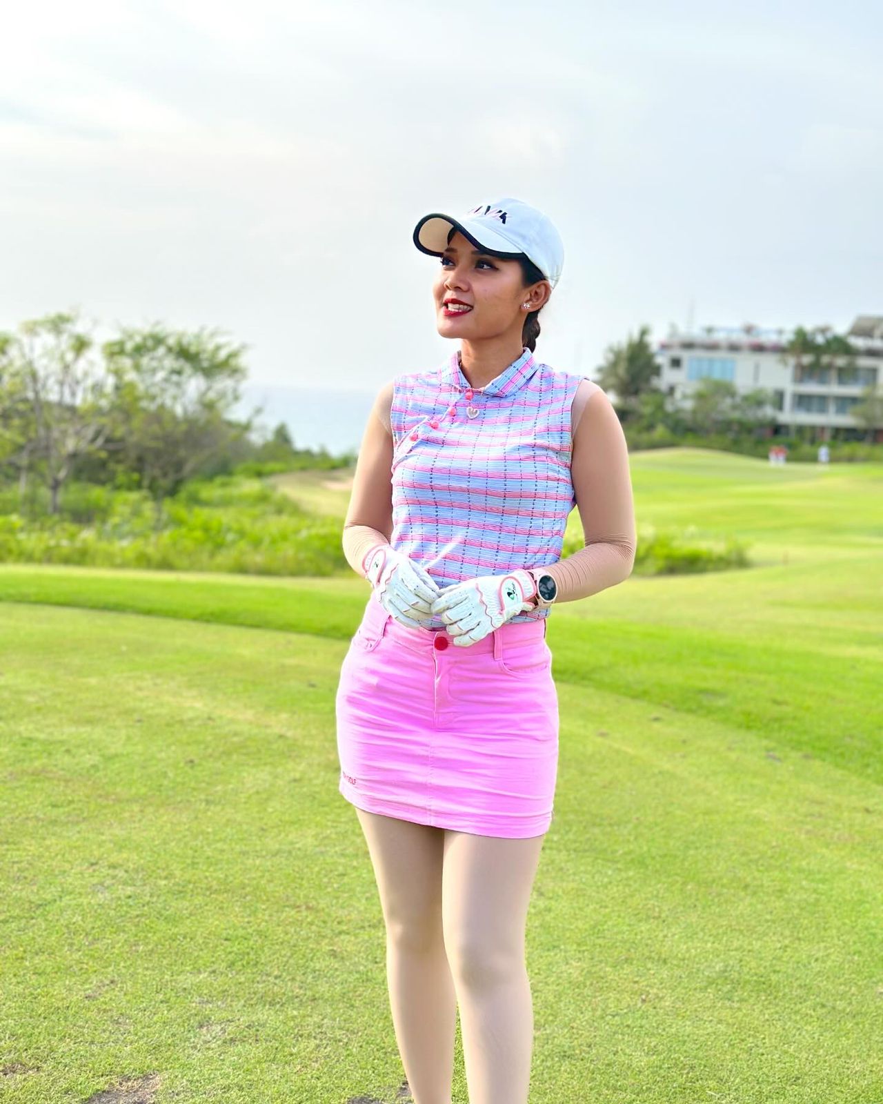 LS-021B || Skirt Pale Pink With 2 Round Front Pockets 2 Rear Patch Front Zipper And 2 Zipped Side Vents. - Image 4