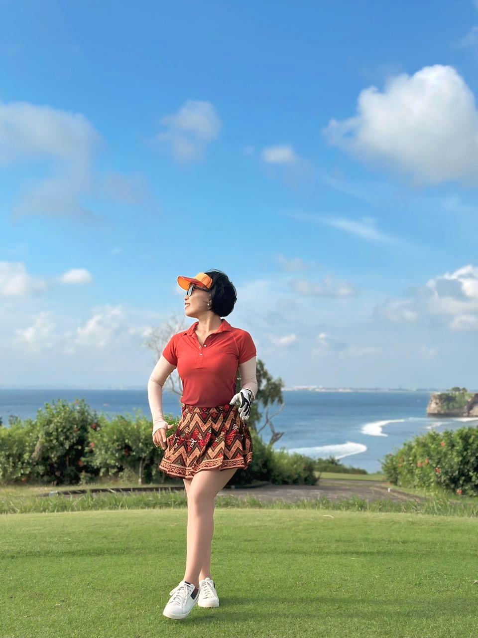LT-138D || Ladies Top Short Sleeve Terracotta with Black Raspberry Gradation Color and Snap Pearl Buttons - Image 3