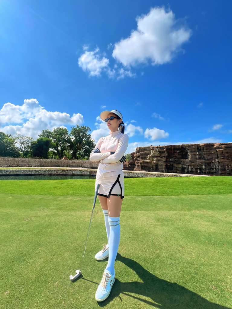 LGS-023 || Golf Set - Top Long Sleeve Mock Neck with Zipper Pink Nude Color. Pink Nude Skirt with a Black Combination on The Edges and an Inverted V-Slit on The Left Side - Image 3