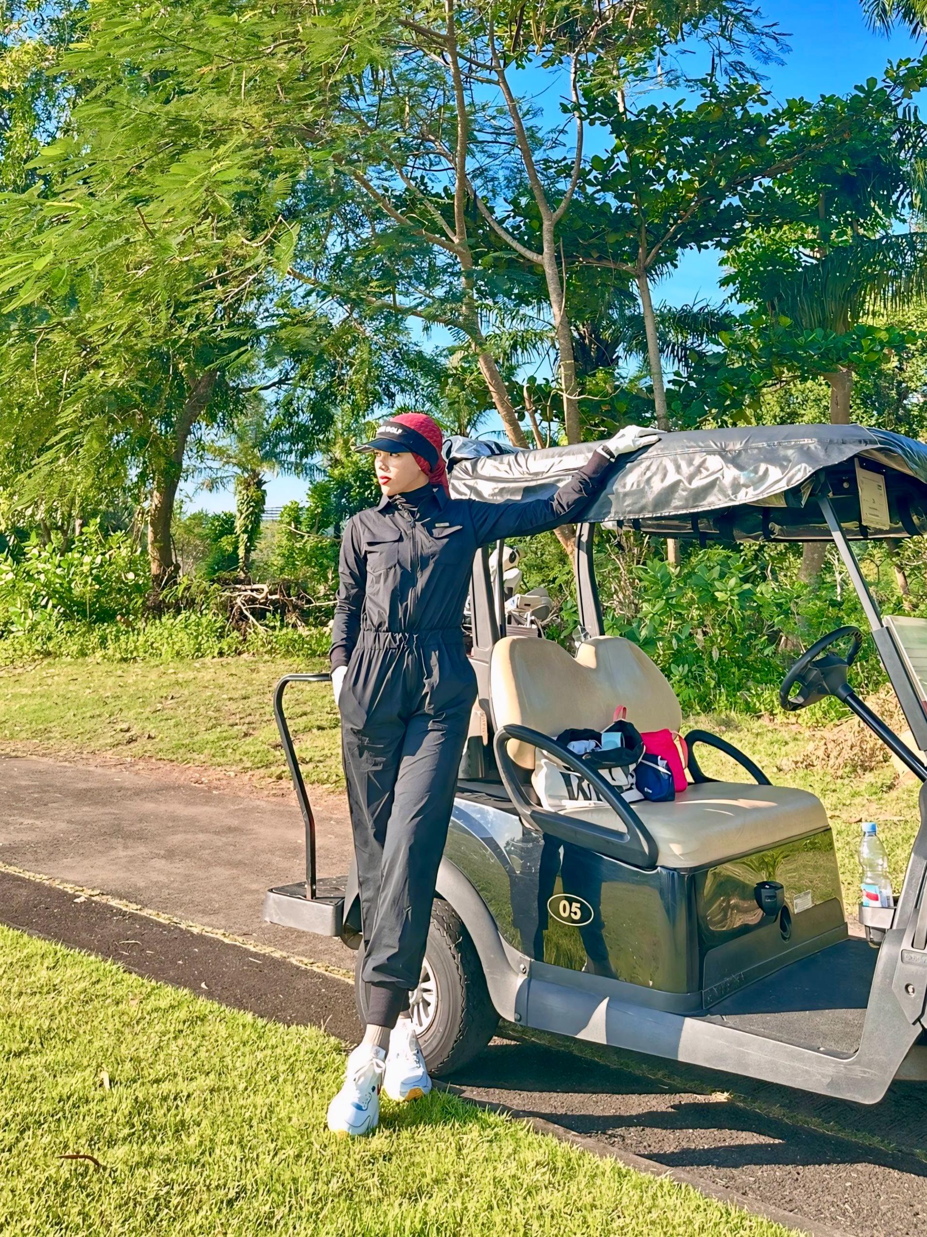 LJS-001 || Ladies Golf Jumpsuit Long Sleeve with Collar Neck Black Color and Long Pants, with a Zipper in Front and 2 Pockets on The Right and Left of The Chest and Elastic Band on The Waist - Image 3