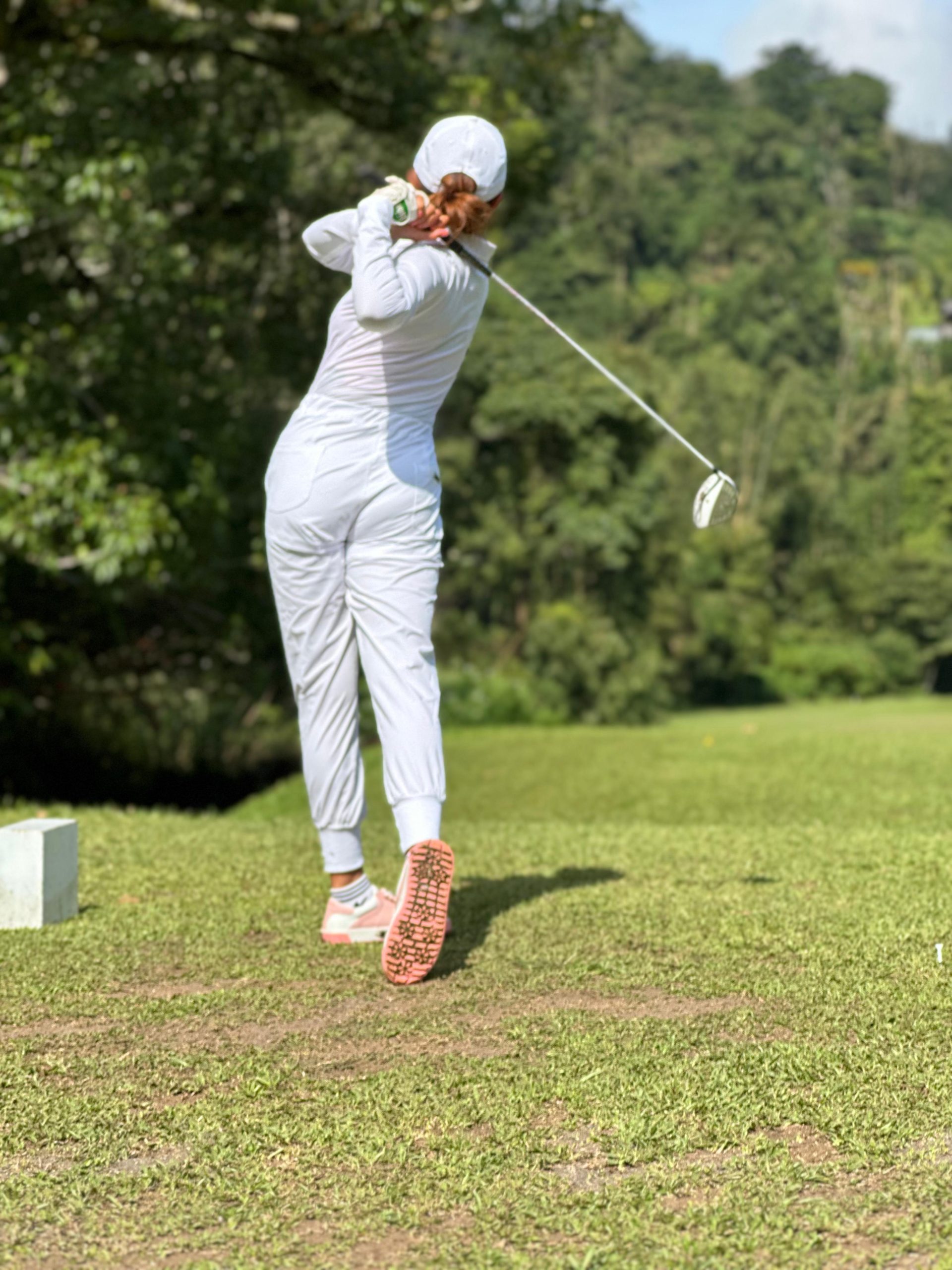 LJS-001A || Ladies Golf Jumpsuit Long Sleeve with Collar Neck White Color and Long Pants, with a Zipper in Front and 2 Pockets on The Right and Left of The Chest and Elastic Band on The Waist. - Image 3