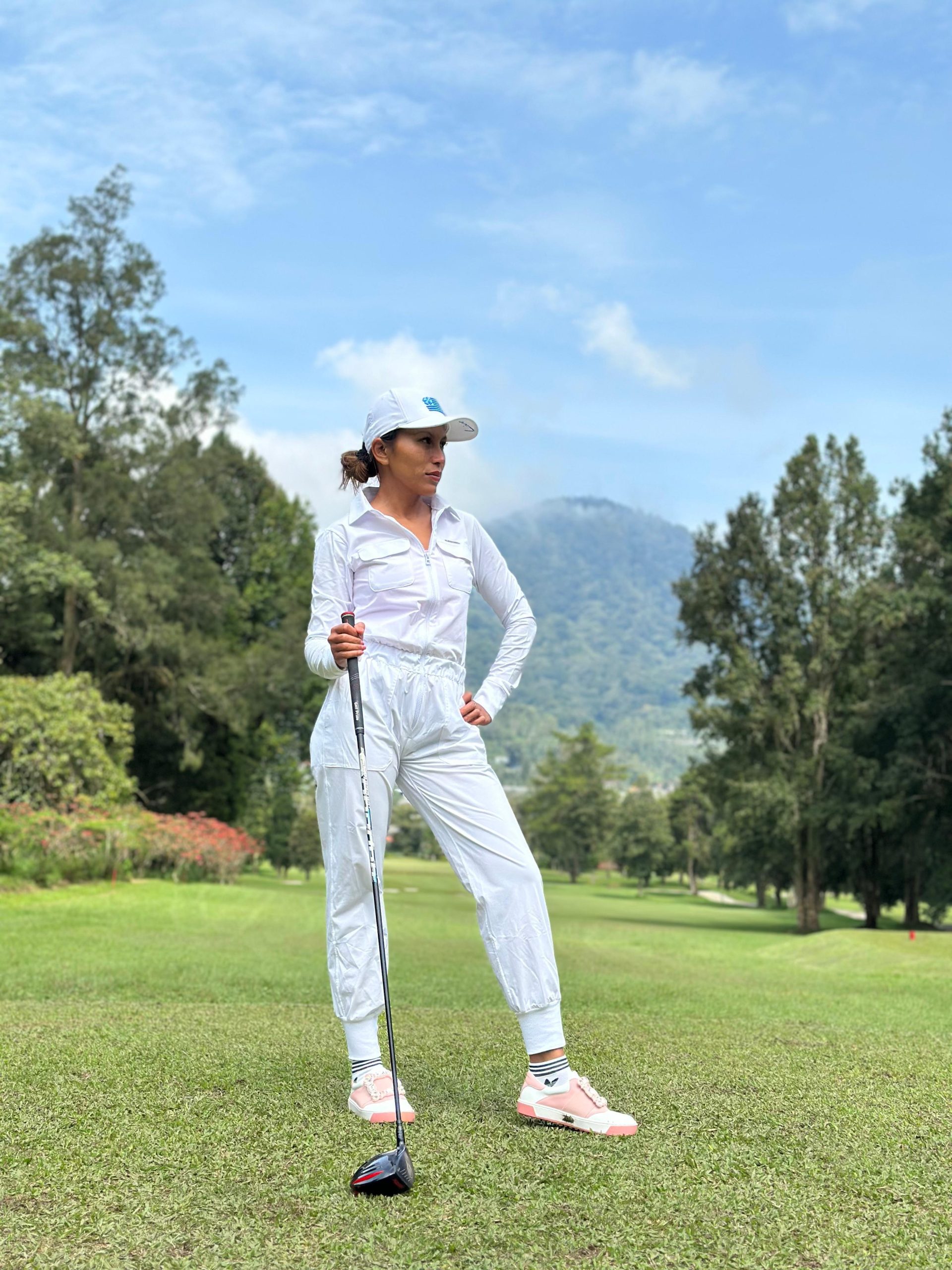 LJS-001A || Ladies Golf Jumpsuit Long Sleeve with Collar Neck White Color and Long Pants, with a Zipper in Front and 2 Pockets on The Right and Left of The Chest and Elastic Band on The Waist. - Image 2