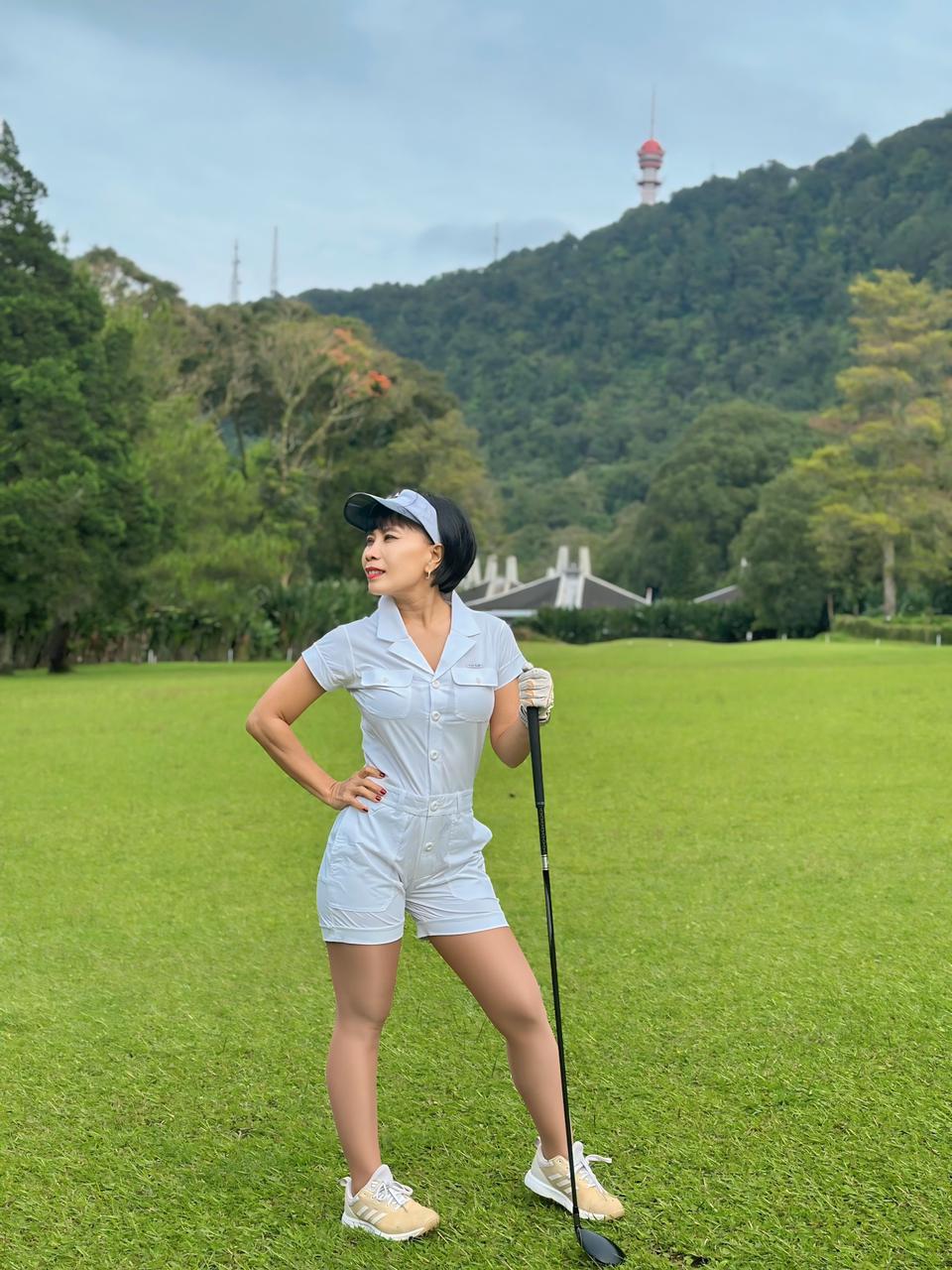 LJS-003A || Ladies Golf Jumpsuit White Color with Shawl Sollar, Short Sleeves with Shorts and Buttons in Front and 2 Pockets on the Right and Left Sides of the Front Chest - Image 6